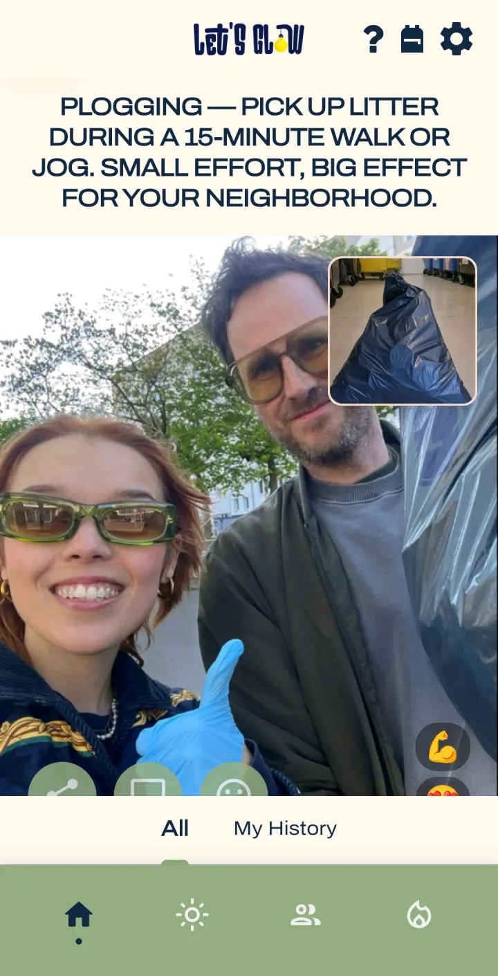 Challenge „Plogging – beim Spazierengehen Müll sammeln“: zwei Menschen mit Handschuh und vollem Müllsack.